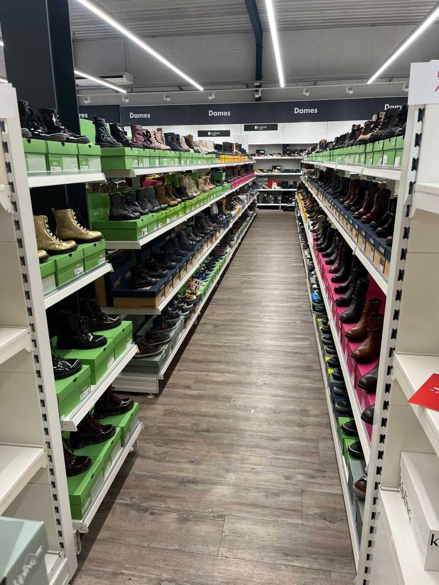 Wegens faillissement Arwy NV : mega stockverkoop 16.000 paar schoenen aan -75% en meer! - 2